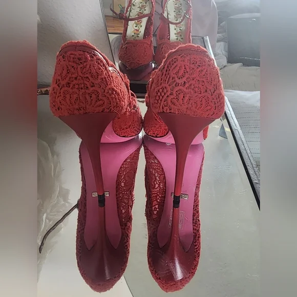 Authentic Gucci Virginia Pink Lace Pattern Pumps High Heels, size 8.5 - Picture 4 of 5